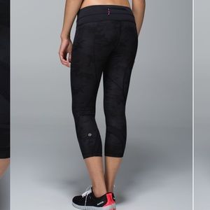 Lululemon Run: Inspire Crop II, Savasana Camo